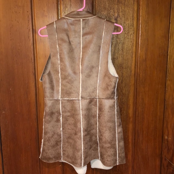 Knox Rose Faux Vest - Picture 3 of 4